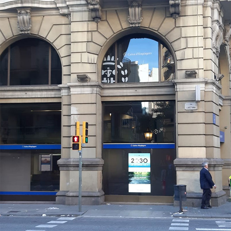 caja-ingenieros-cartelería-digital-1