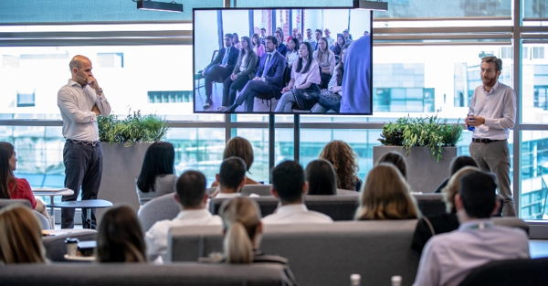 1- La señalización digital establece el espíritu de su marca y su cultura corporativa