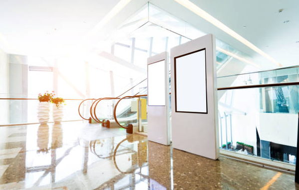 ¿Qué ventajas aporta el digital signage en centros comerciales?